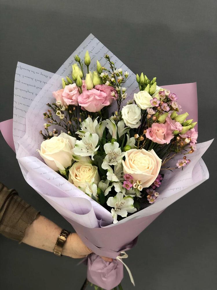 Букет цветов из: Альстромерии, Розы и Лизиантусы в Беляниново