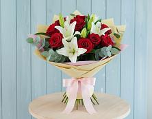 Букет цветов из:  Лилии и Розы в Беляниново