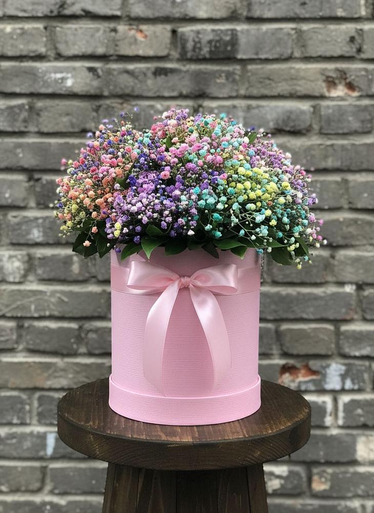 Цветочная композиция из Гипсофила и Розы в шляпной коробке в Беляниново