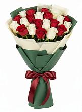 Букет Микс из красных и белых роз в Беляниново