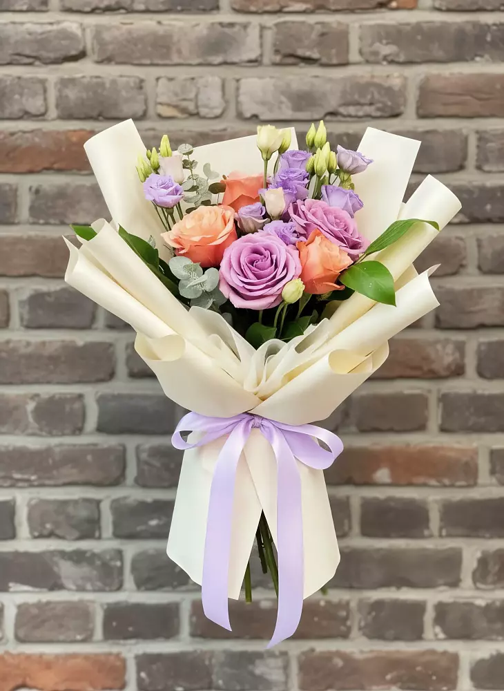 Букет цветов из: Лизиантусы и Розы в Беляниново