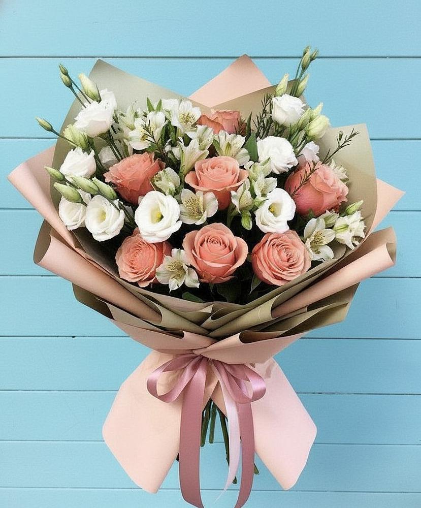 Букет цветов из: Розы, Альстромерии и Лизиантусы в Беляниново