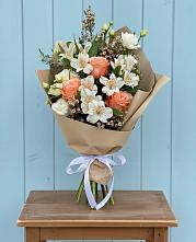 Букет цветов из:  Альстромерии, Лизиантусы, Розы и Хризантемы в Беляниново