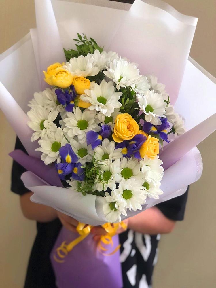 Букет цветов из: Ирисы, Хризантемы и Розы в Беляниново