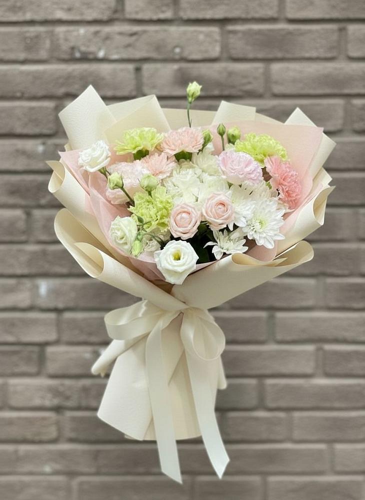 Букет цветов из: Гвоздики, Розы, Лизиантусы и Хризантемы в Беляниново