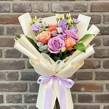 Букет цветов из:  Лизиантусы и Розы в Беляниново