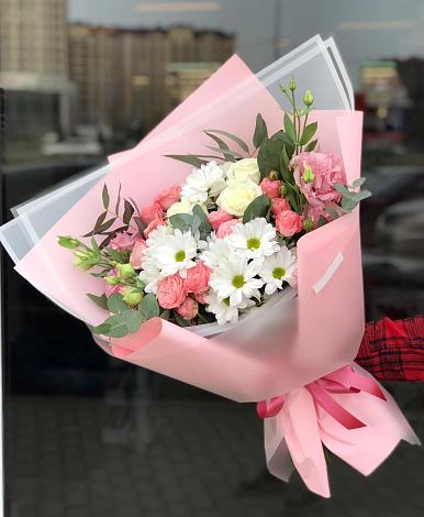 Букет цветов из: Розы, Лизиантусы и Хризантемы в Беляниново