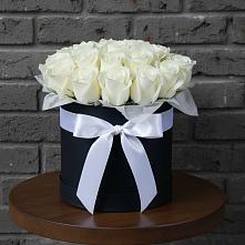 Цветочная композиция из Розы в шляпной коробке в Беляниново